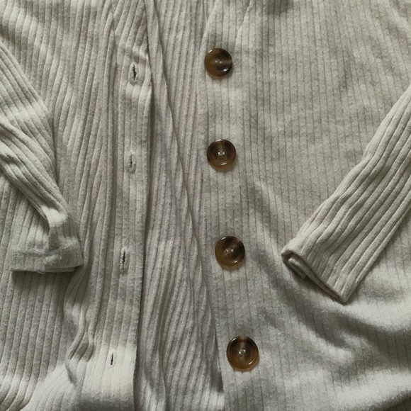 Cute tan cardigan with buttons - Picture 3 of 3